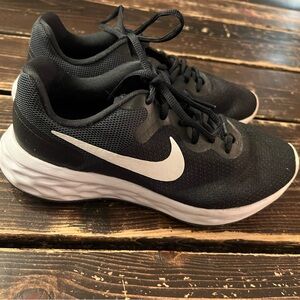 Nike Black and White Athletic Running Shoes